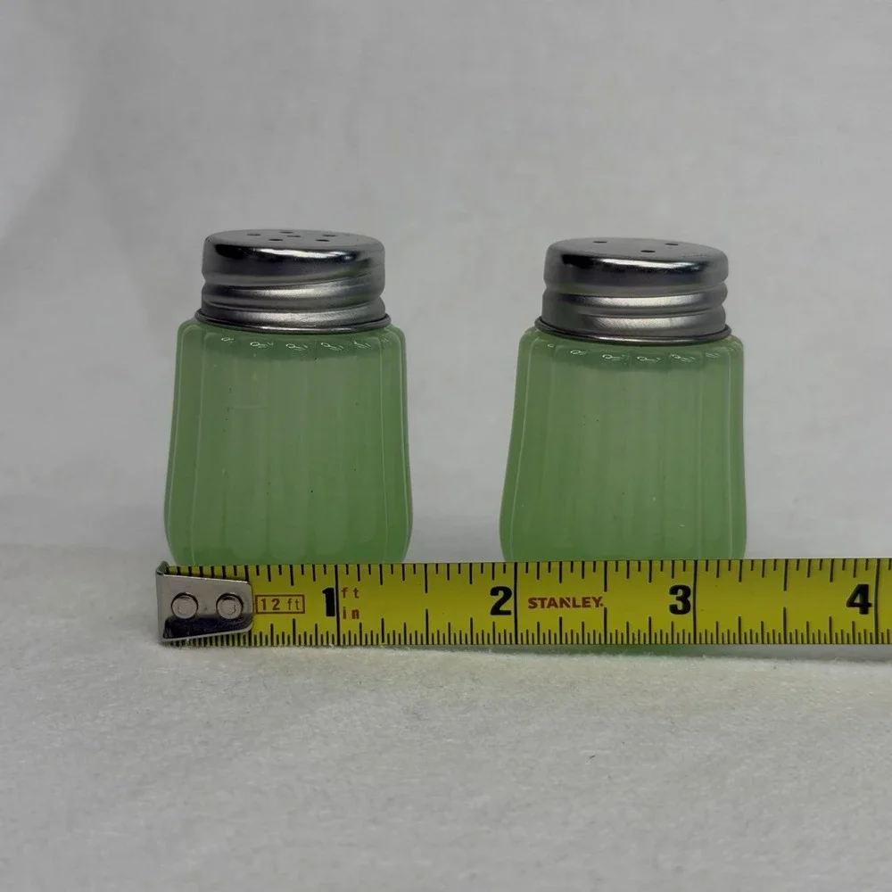 Vintage Style Green Jadeite Ribbed Glass Salt & Pepper Shaker Set Mini 2.5